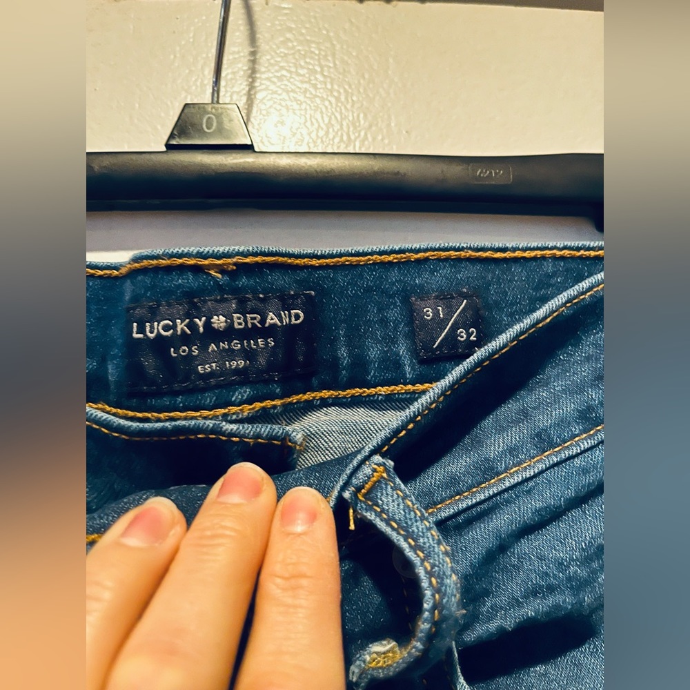Lucky Brand 32x34 Men’s Jeans. Straight fit. Gently used. Great condition!
